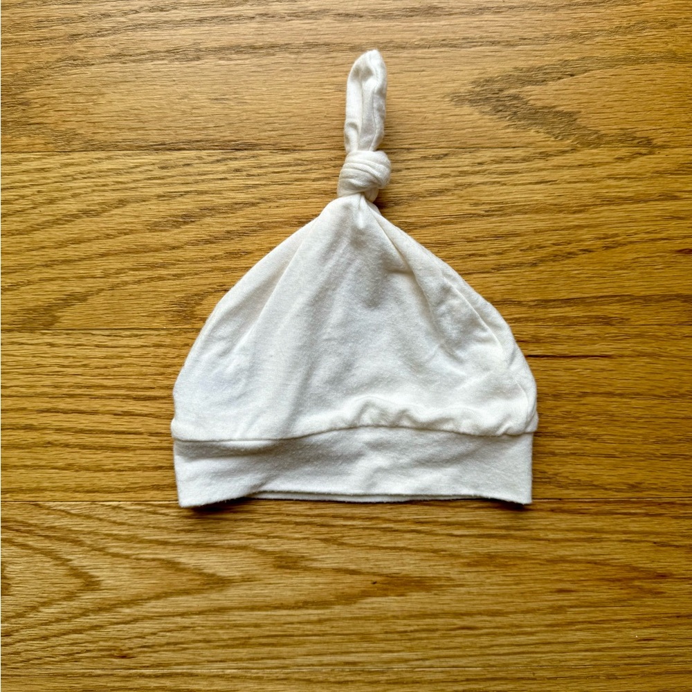 Angel Dear bamboo knotted hat 0-3 months